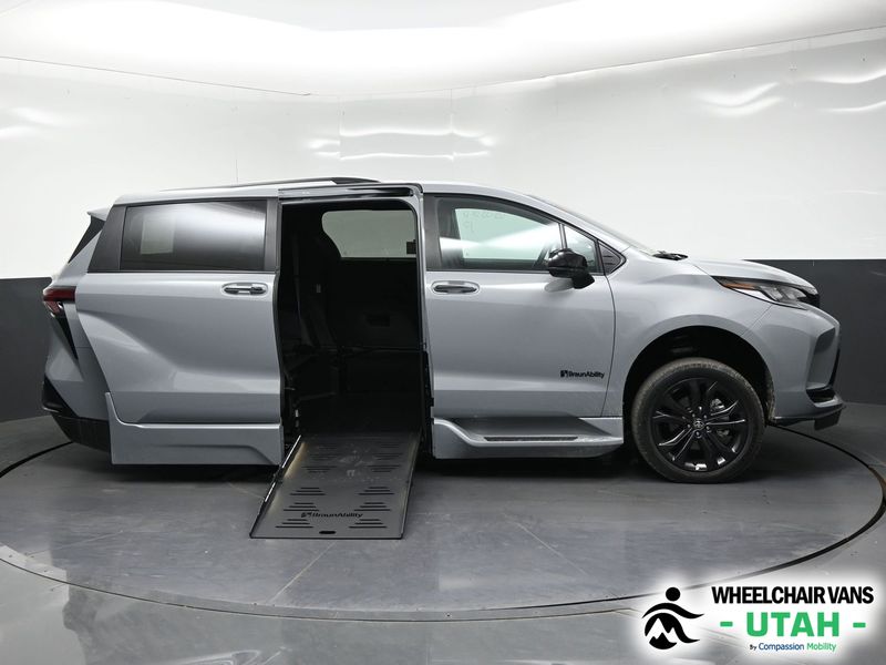 New 2026 Toyota Sienna 